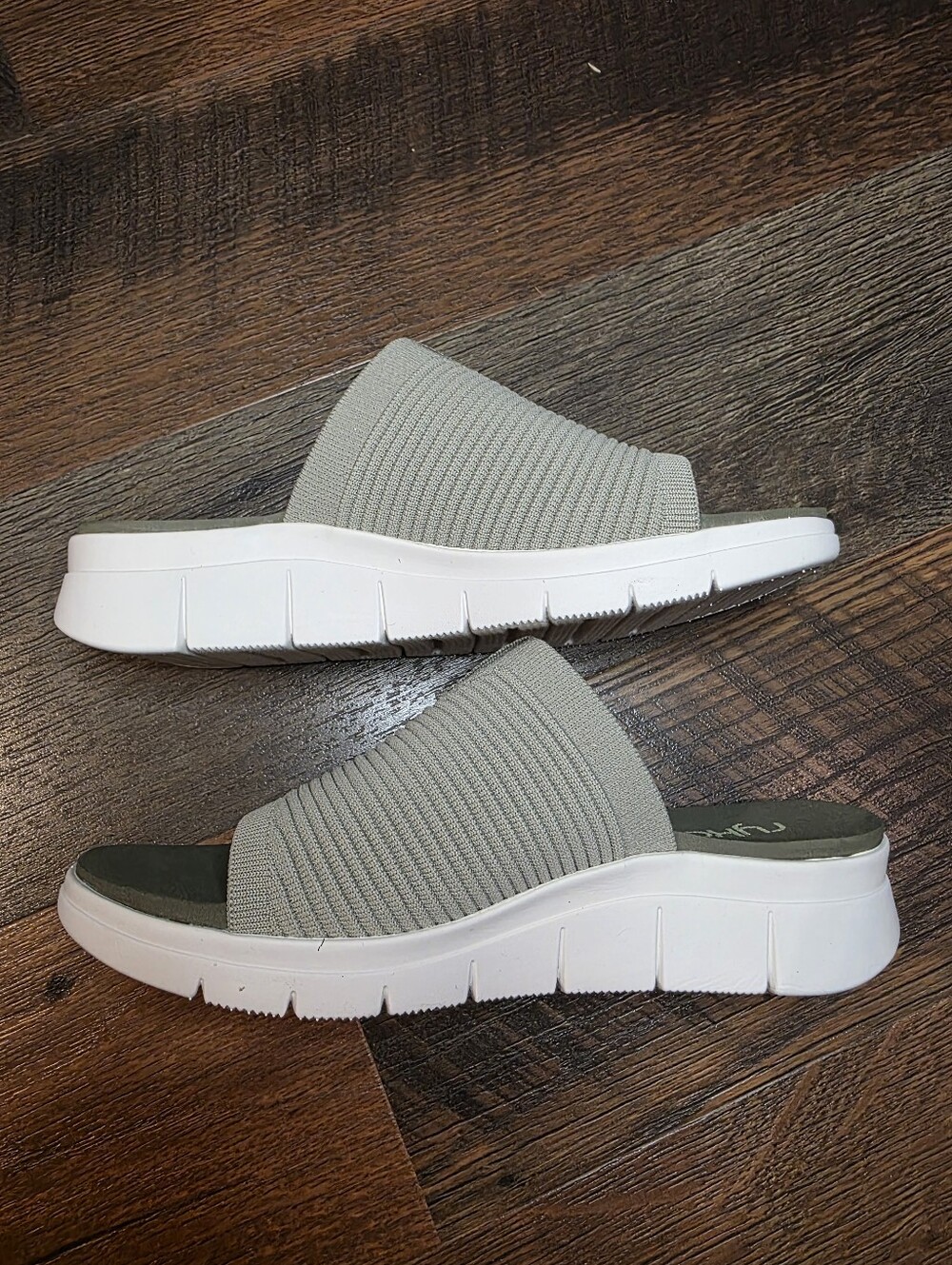 Ryka Ribbed Slip-On Slides in Abbey Green and White - Picture 4 of 8